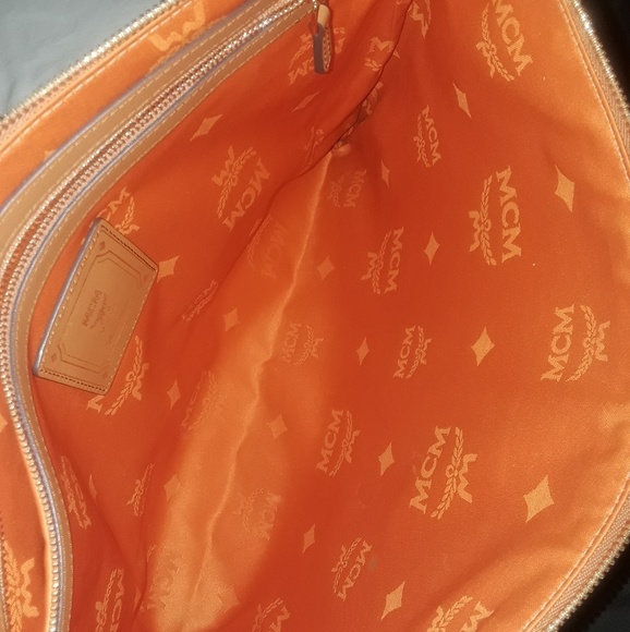 🔴SOLD🔴 MCM Heritage Large Clutch - Picture 3 of 5